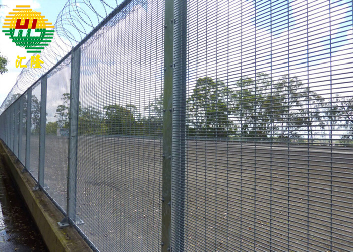 Green Ral 6005 Anti Climb 358 Mesh Fencing Panels 2.3m Height 540-690N/m2