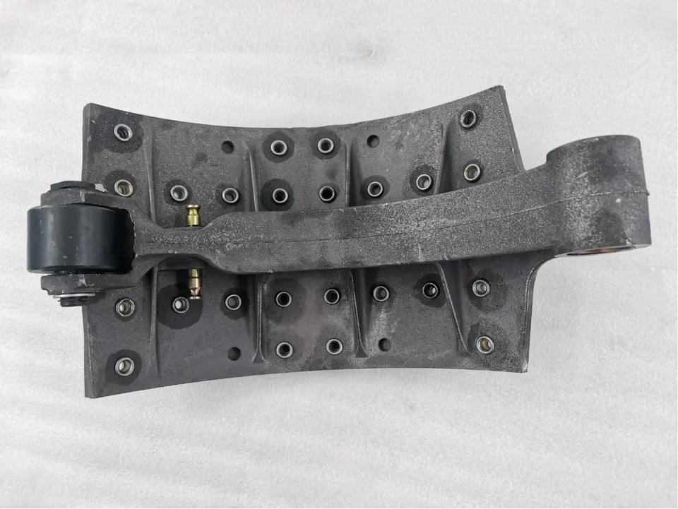 AZ7117451221 Brake Shoe Assembly for Sinotruk Howo Heavy Duty Truck Roller Brake Shoes Included Tested