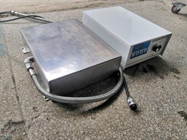 Industrial Cleaning Submersible Ultrasonic Transducer Immersed In Water Solvent