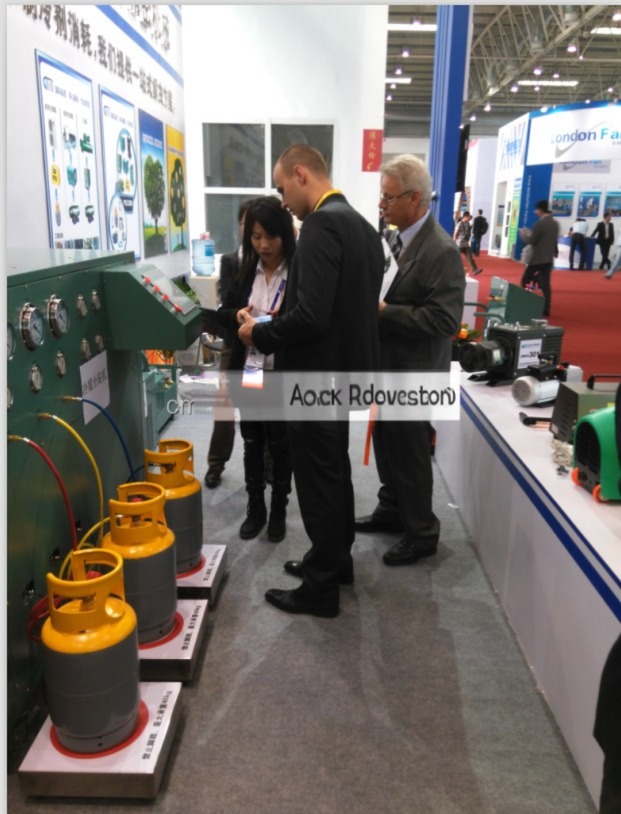 Automatic R134a Refrigerant Filling Device Air Conditioning Charging Equipment PLC R134a R32