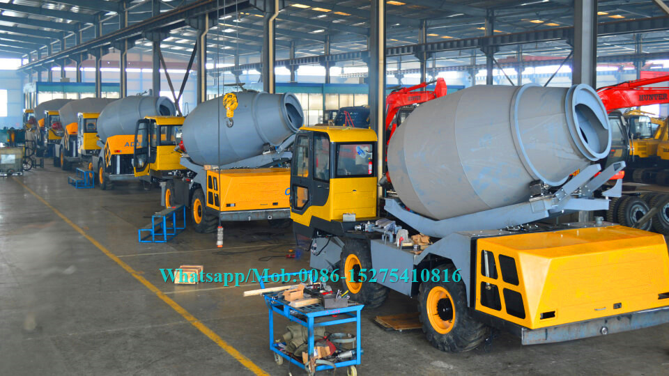 Rotating Drum Concrete Cement Mixer Machine Self Loading Mobile Type 2.0M3 Output