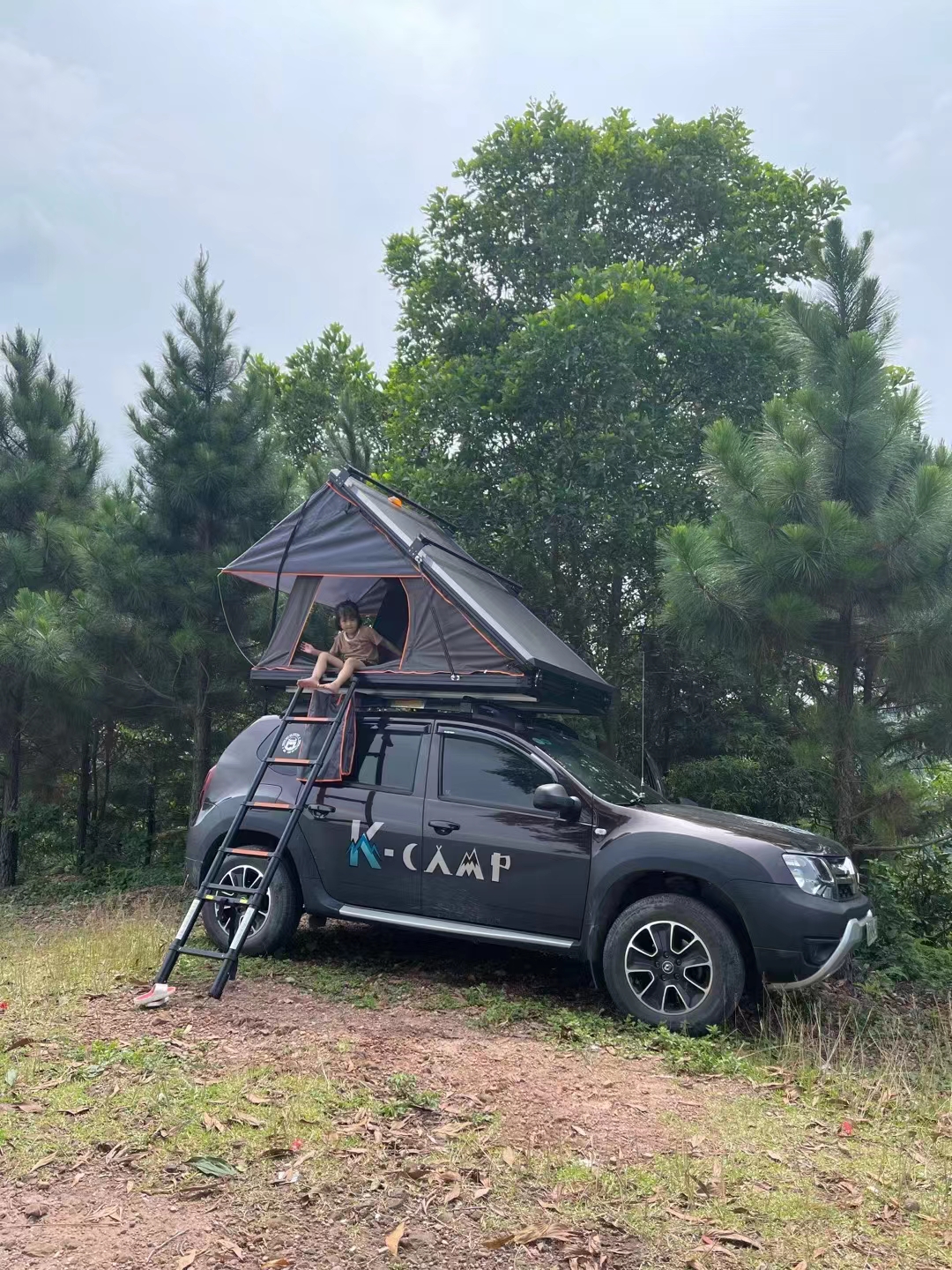 Aluminum Hard Shell Rooftop Tent for 4 Person Truck Camping Open Size 210*143*163cm