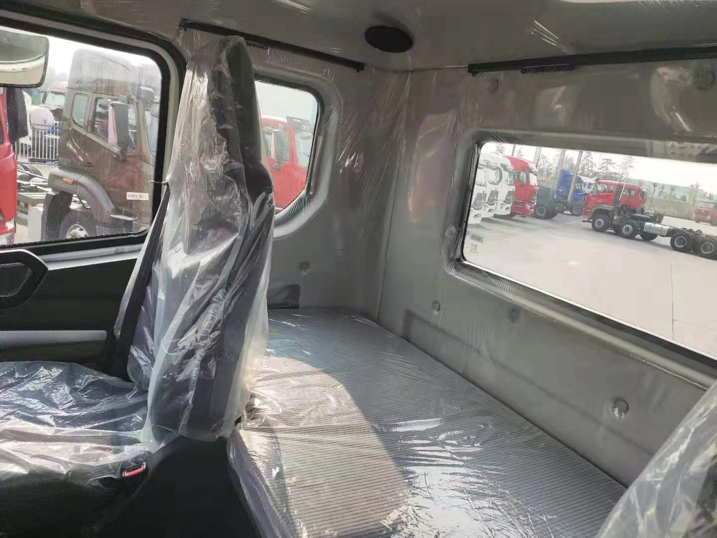 Sinotruk Howo 6X4 Bulk Cement Tank Truck dry mortar silo Bulk Dust powder material transportation vehicle camiones cisternas