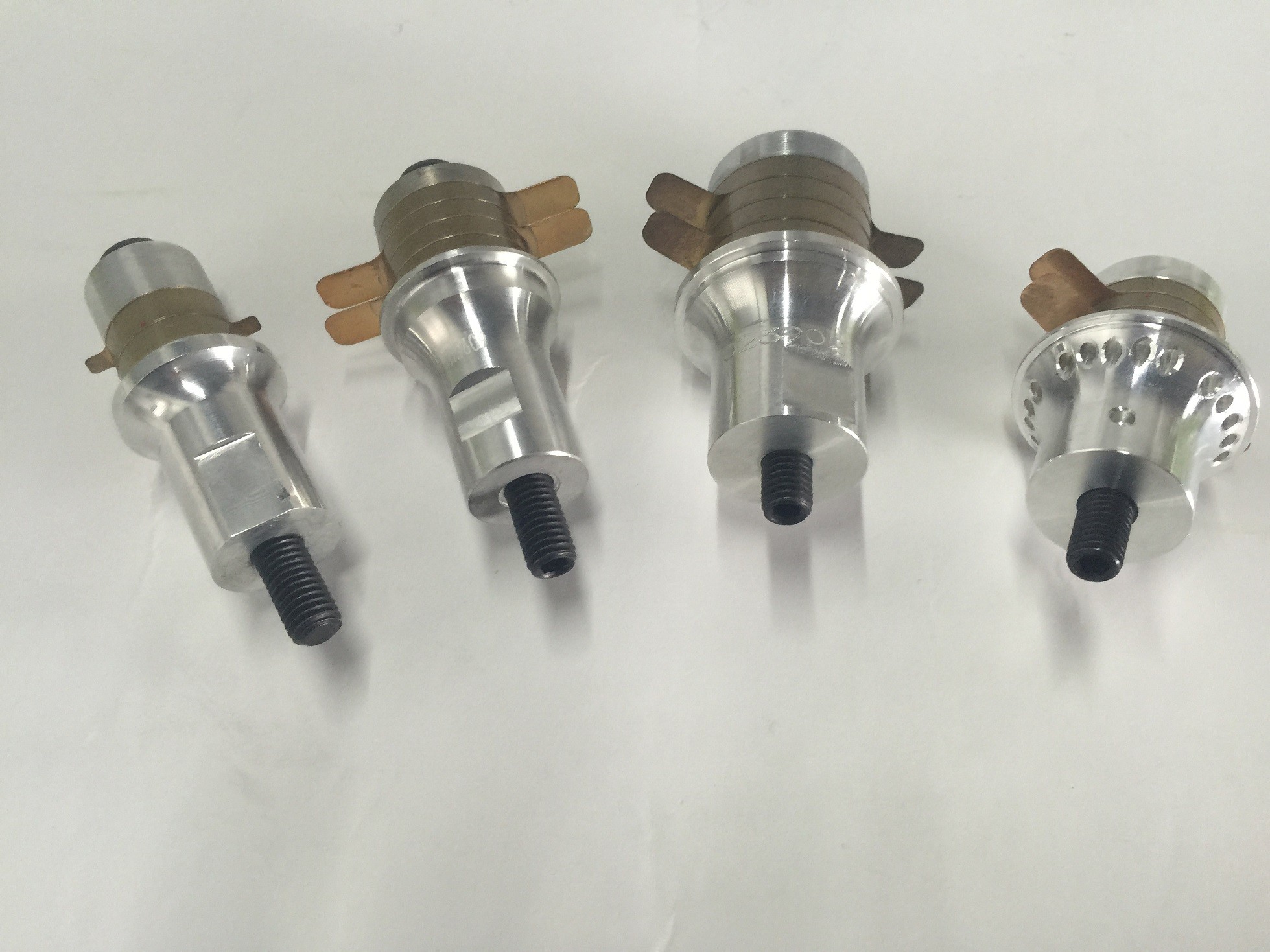 3-5NF Capacitance Ultrasonic Converter With 4pcs Piezo Ceramics Achieving Amplitude 6um