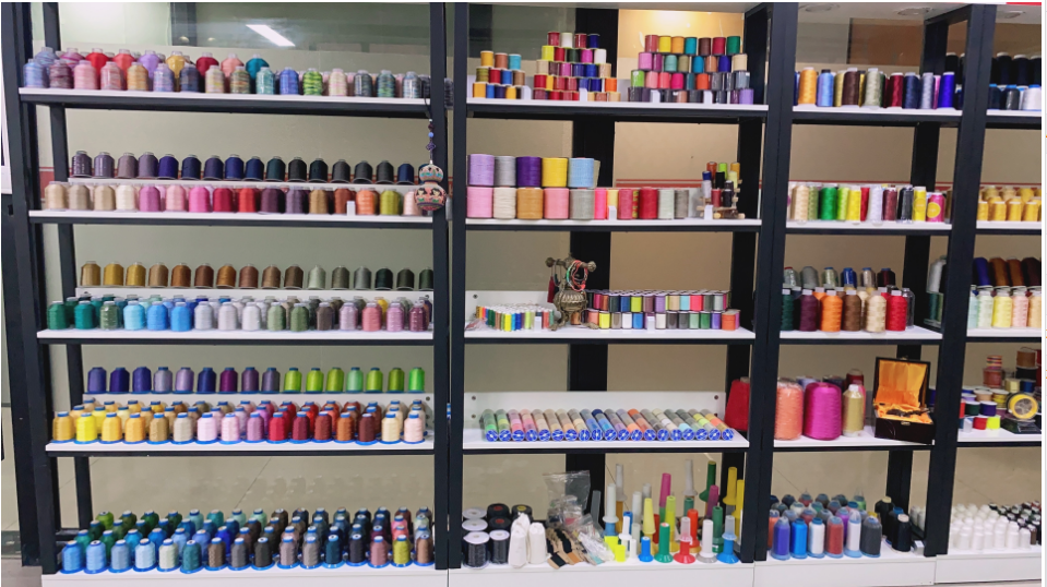 4000y Filament Polyester Embroidery Thread 120d/2 for Machine Embroidery Production