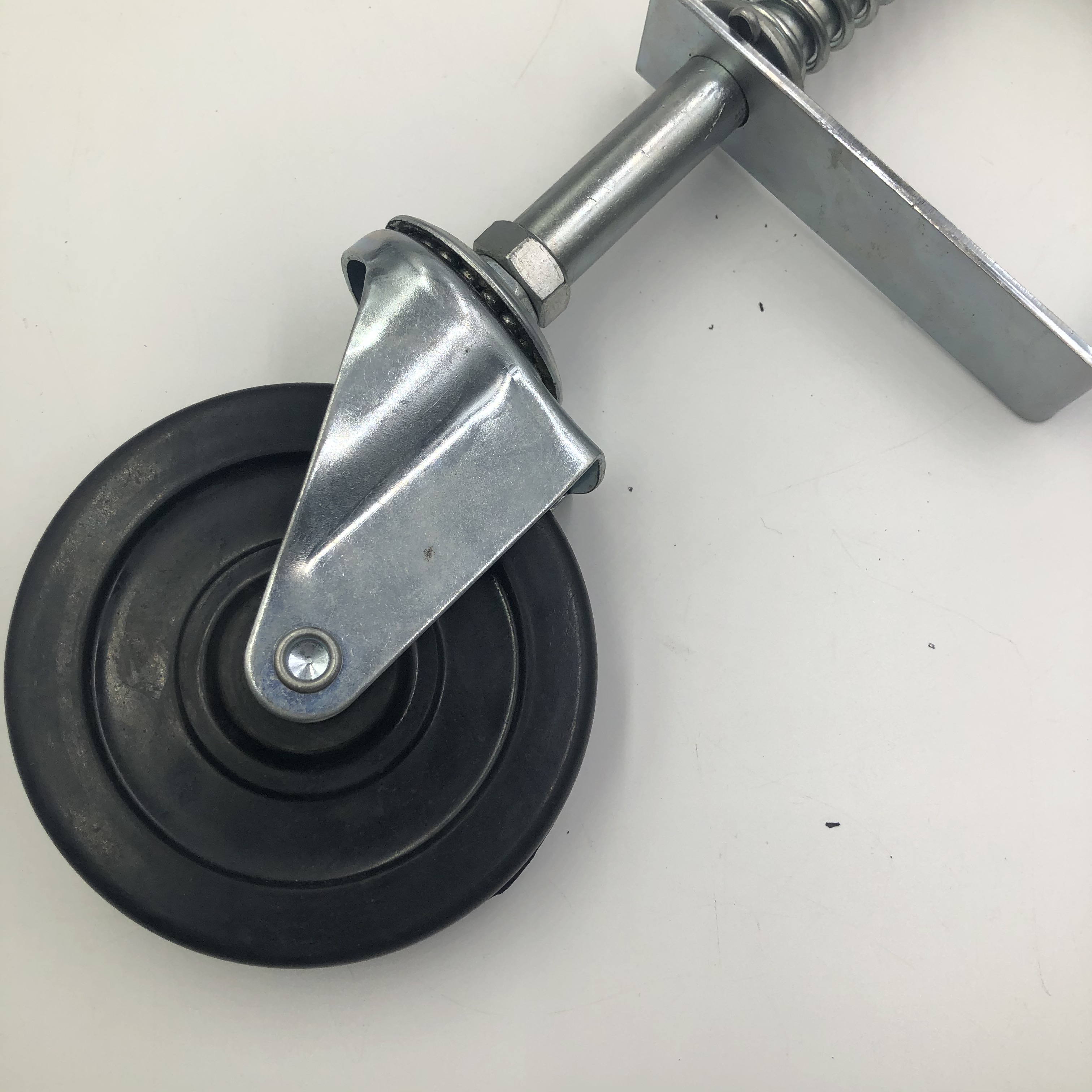Metal Heavy Duty Aging Resistance Rubber Gate Caster with Zinc Plated Construction