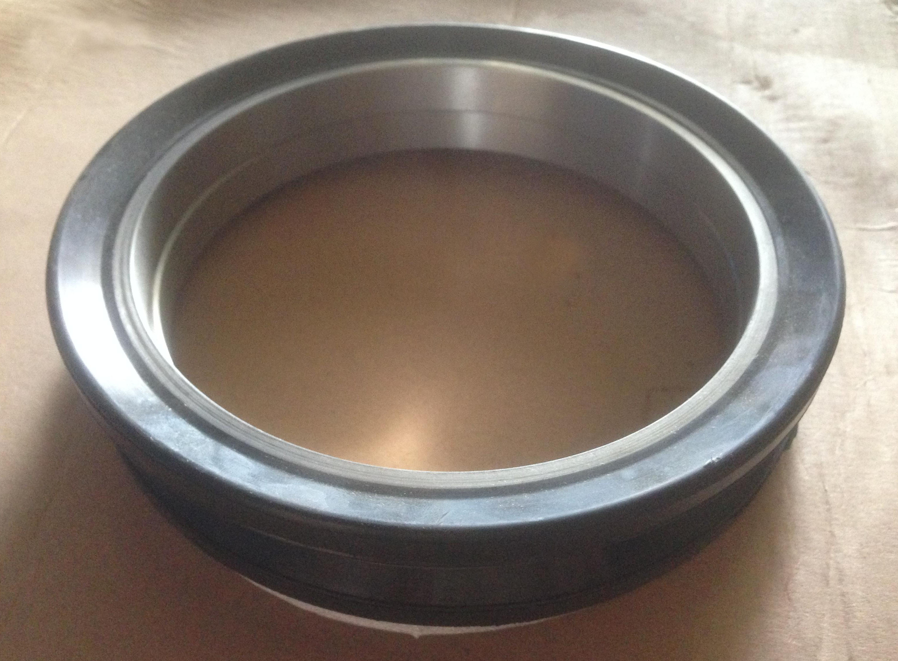  face seal,with hardness 65-72 widely used in track roller Manufactures