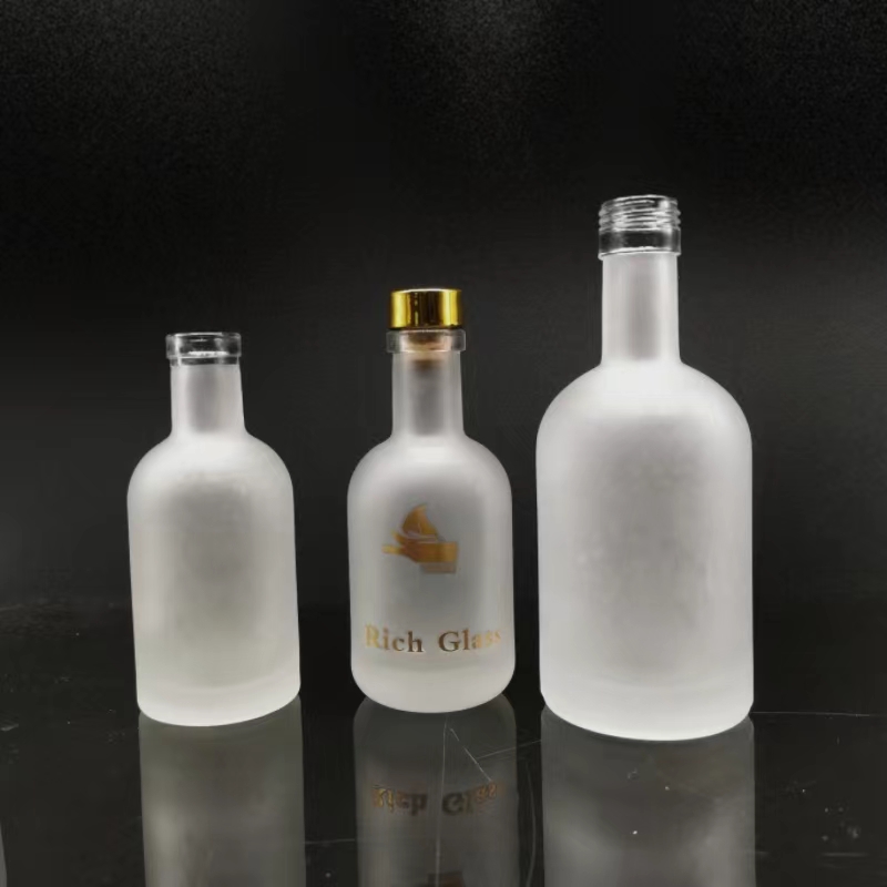 500ml 750ml Clear Matte Glass Cork Whiskey Bottles for Bar Hot Stamping B2B Customized