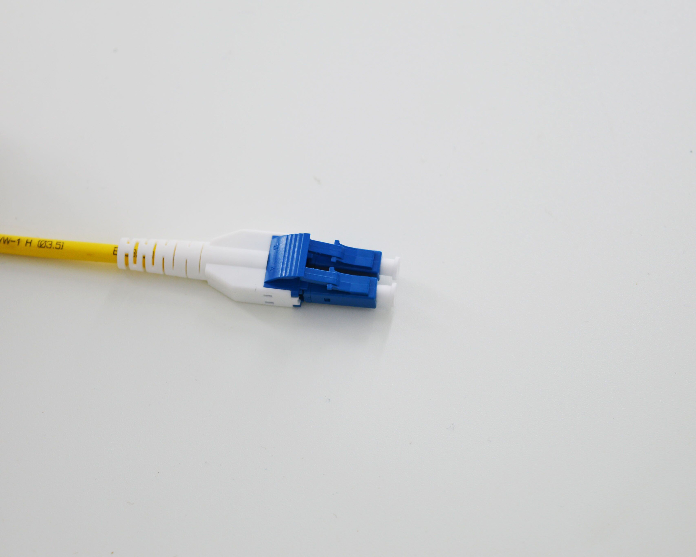 OS2 PVC/OFNR/LSZH Fiber Patch Cord LC To LC Uniboot Reverse Polarity Duplex BIF G657a1