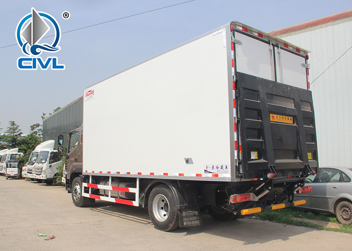 Diesel Light Duty Commercial Truck , Refrigerator Truck 3360 Mm Wheelbase