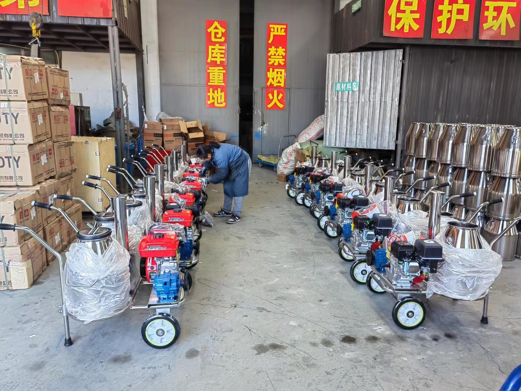 HL-JN08 Cow Portable Petrol Milking Machine with 25L Double Bucket
