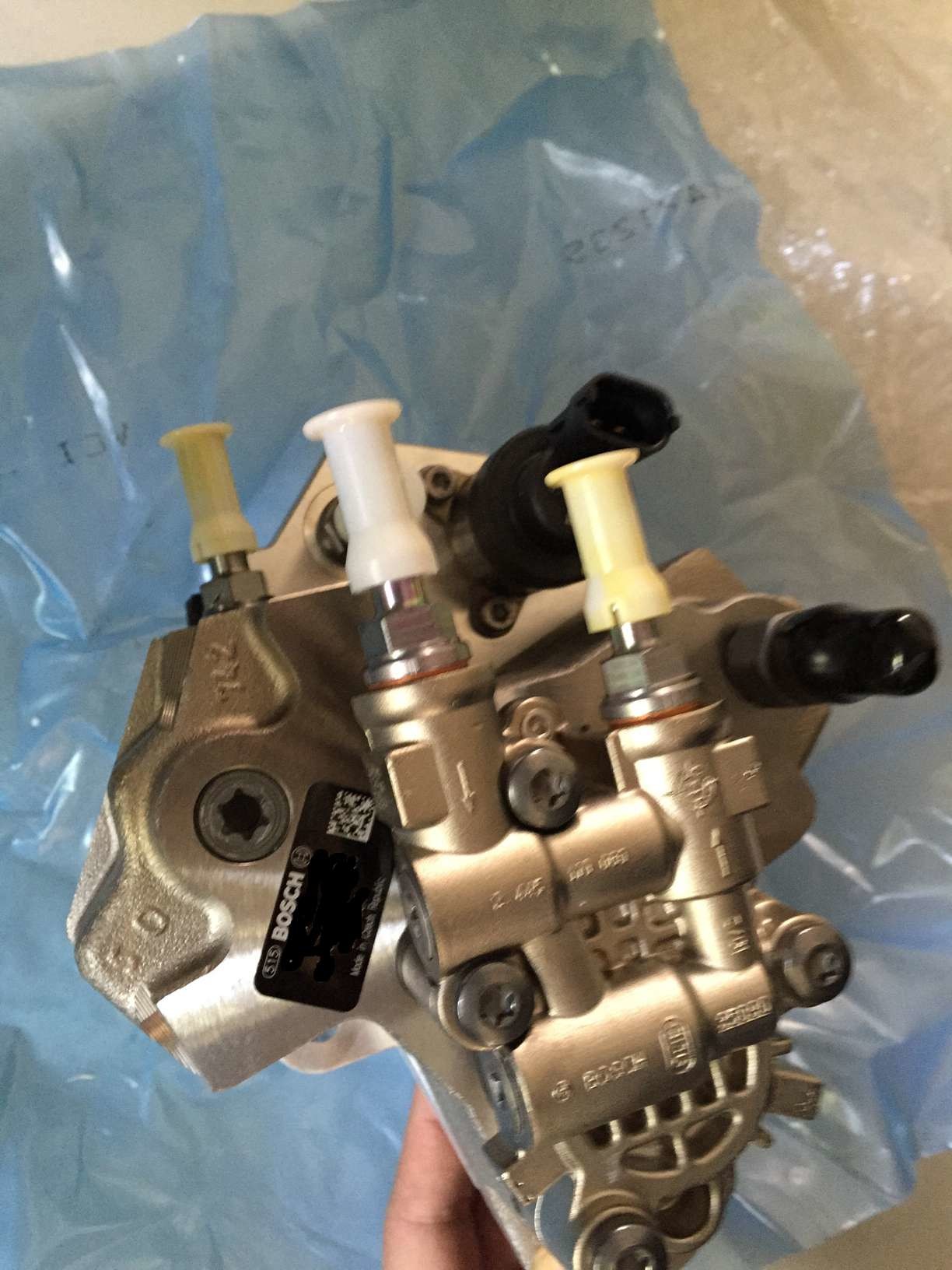 part No. : 6754-71-1010 Fuel Supply Pump Assembly use for komatsu PC200-8 PC220-8 WA380-6