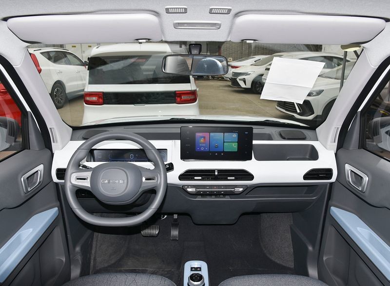 Geely Panda Mini EV Cars 4 Seats Hatchback Electric New Energy 120km NEDC