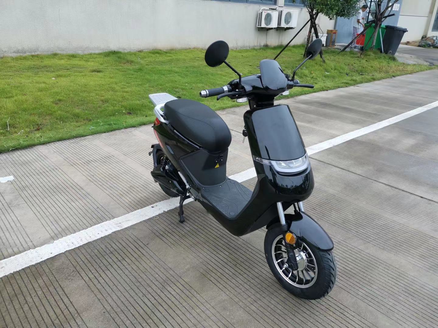 60V Electric Motorcycle Scooter Mini Sport Electric Moped Scooter Motorbike
