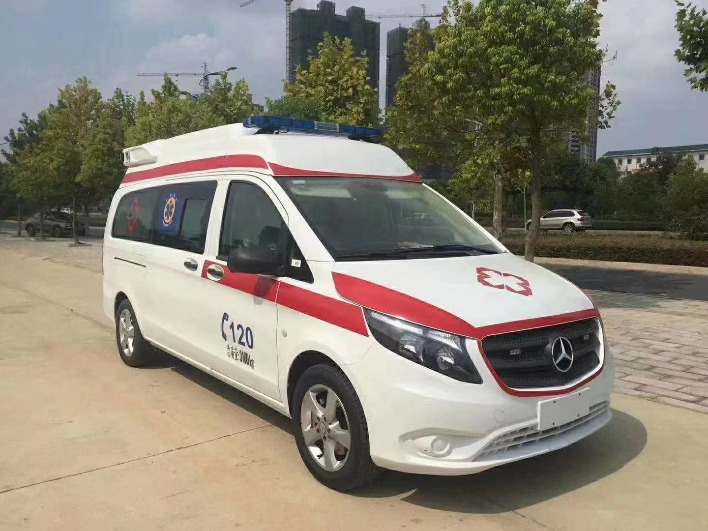 4*2 Mercedes Benz Hospital Emergency Vehicle Patient Transition ICU Ambulance Car