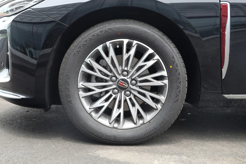 Hongqi H5 2025 1.5T DCT Qiyue 500,000 commemorative edition