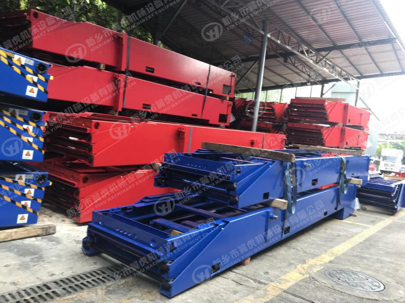 1.1KW Power Telescopic Belt Conveyor For Loading Boxs / Cartons