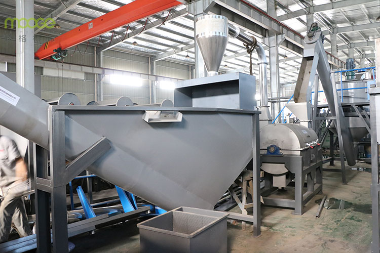 Plastic recycling sink float separating washing tank