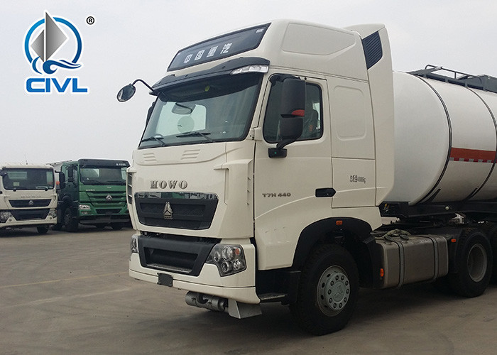 HW76 Cab Howo Cargo Truck Chassis With 371 Hp Engine Front Axle HF7 7 Ton Capacity