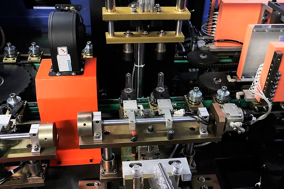 Automatic Plastic PET Bottle Blow Moulding Machine Exceptional Mineral Water making