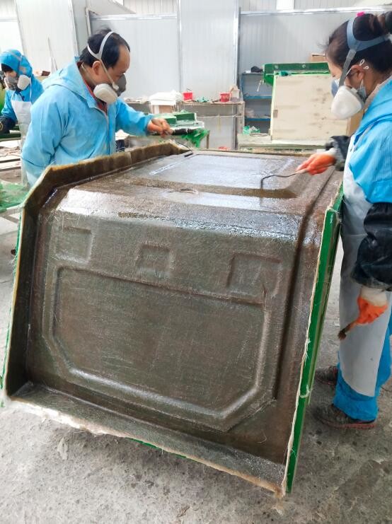 Durable Fiberglass Trailer Parts FRP Tractor Bonnet Fire Retardant UV Protection