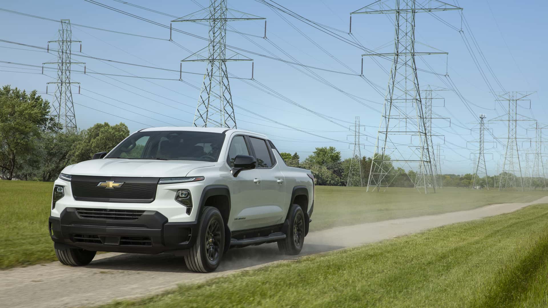 new energy pickup 2024 Chevrolet Silverado EV with impressive 450miles EPA Range working at 10000lb towing capact