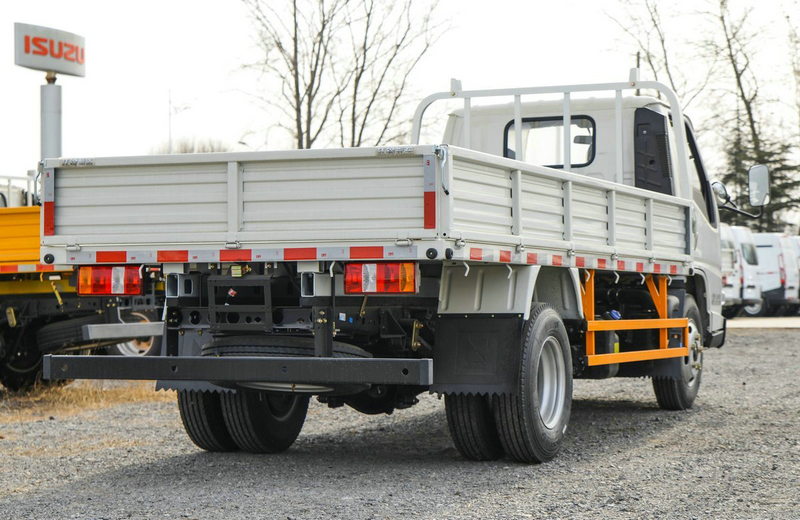 Small Light JMC Cargo Truck With Single Row Cabin 2Tons -3.5Tons Transport Truck