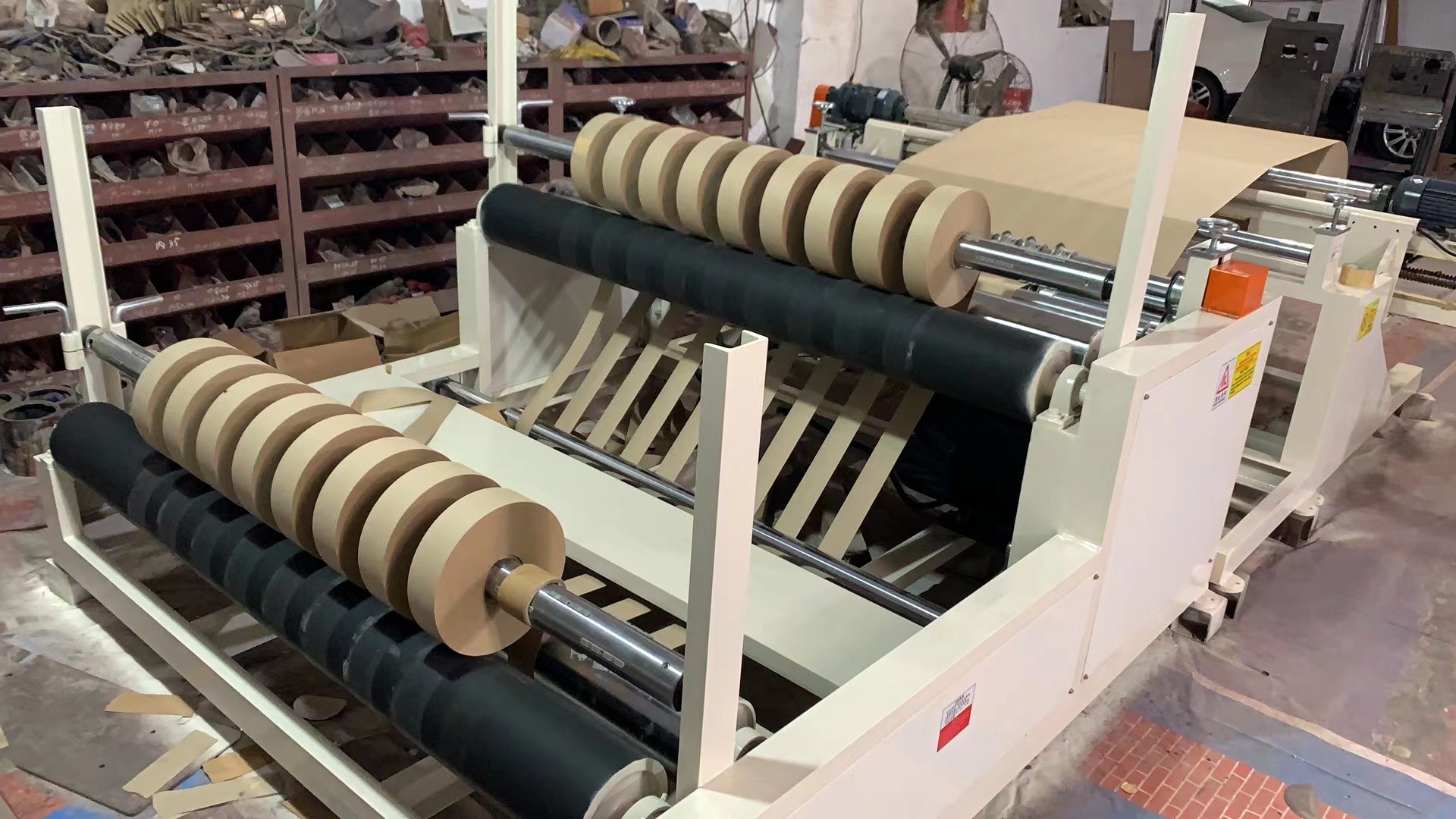 Full Automatic Jumbo Roll Kraft Paper Making And Slitting Machine Customized 100-140m/min