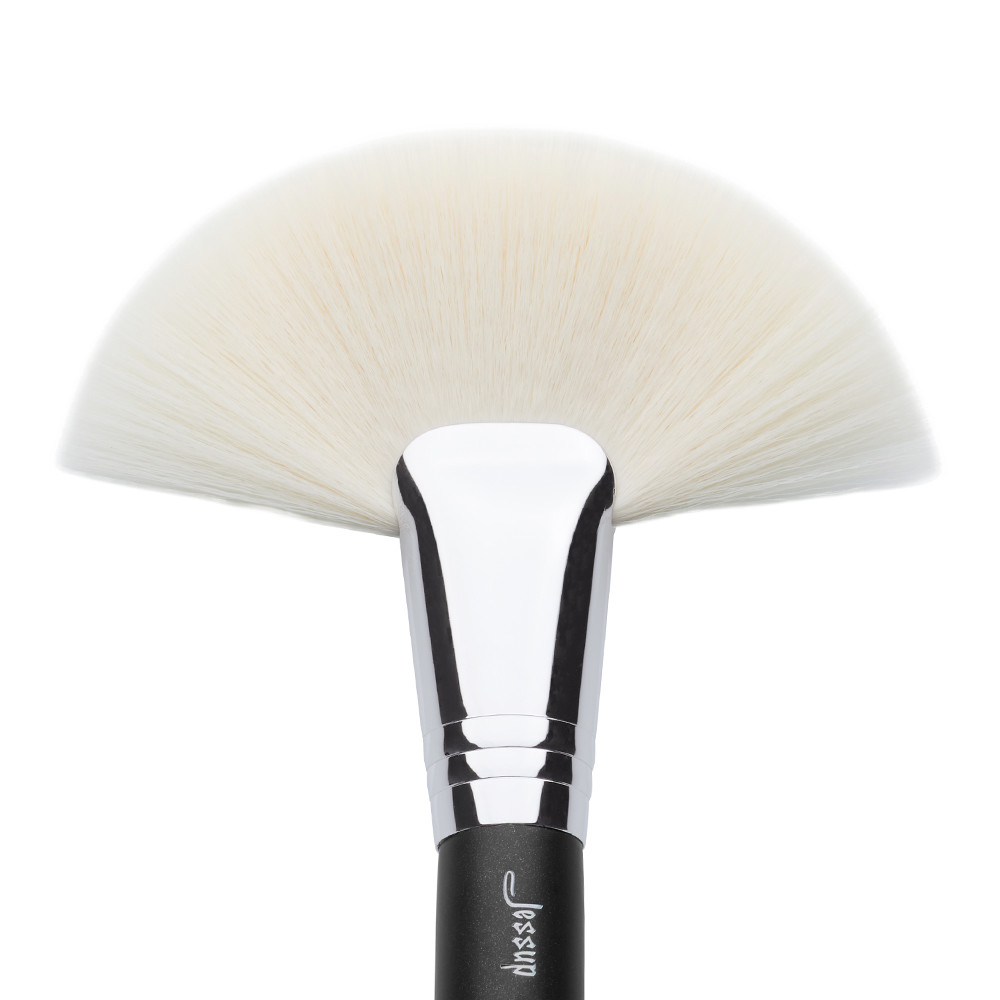 Large Brass Ferrule Full Fan Brush Black And Silver Color