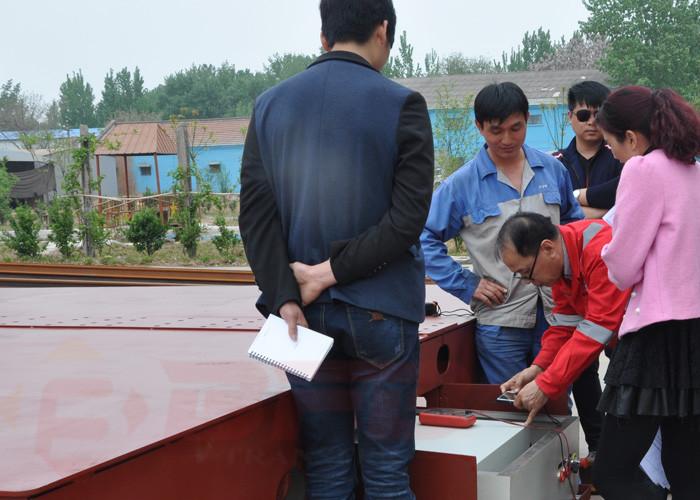 Building shops heavy duty coil handling trolley system on rails