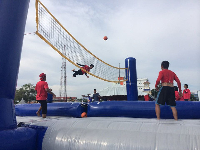 durable Inflatable Bossaball Court For Inflatable Sports Games 12 Person