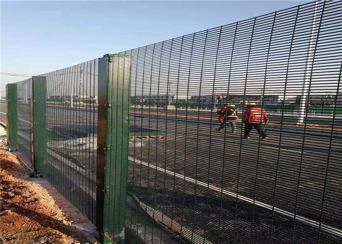 High Security Anti Climb Fence 358 Fence With Secure Wall For Airport Boundary Railway Power Station
