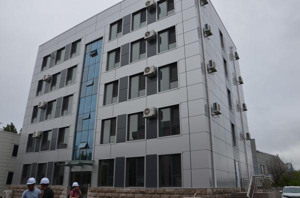 Customized Prefabricated Multi Storey Steel Building Pre Engineered Steel