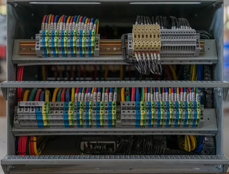 Data Center PDU Power Distribution Unit 22U Server Cabinet 48V
