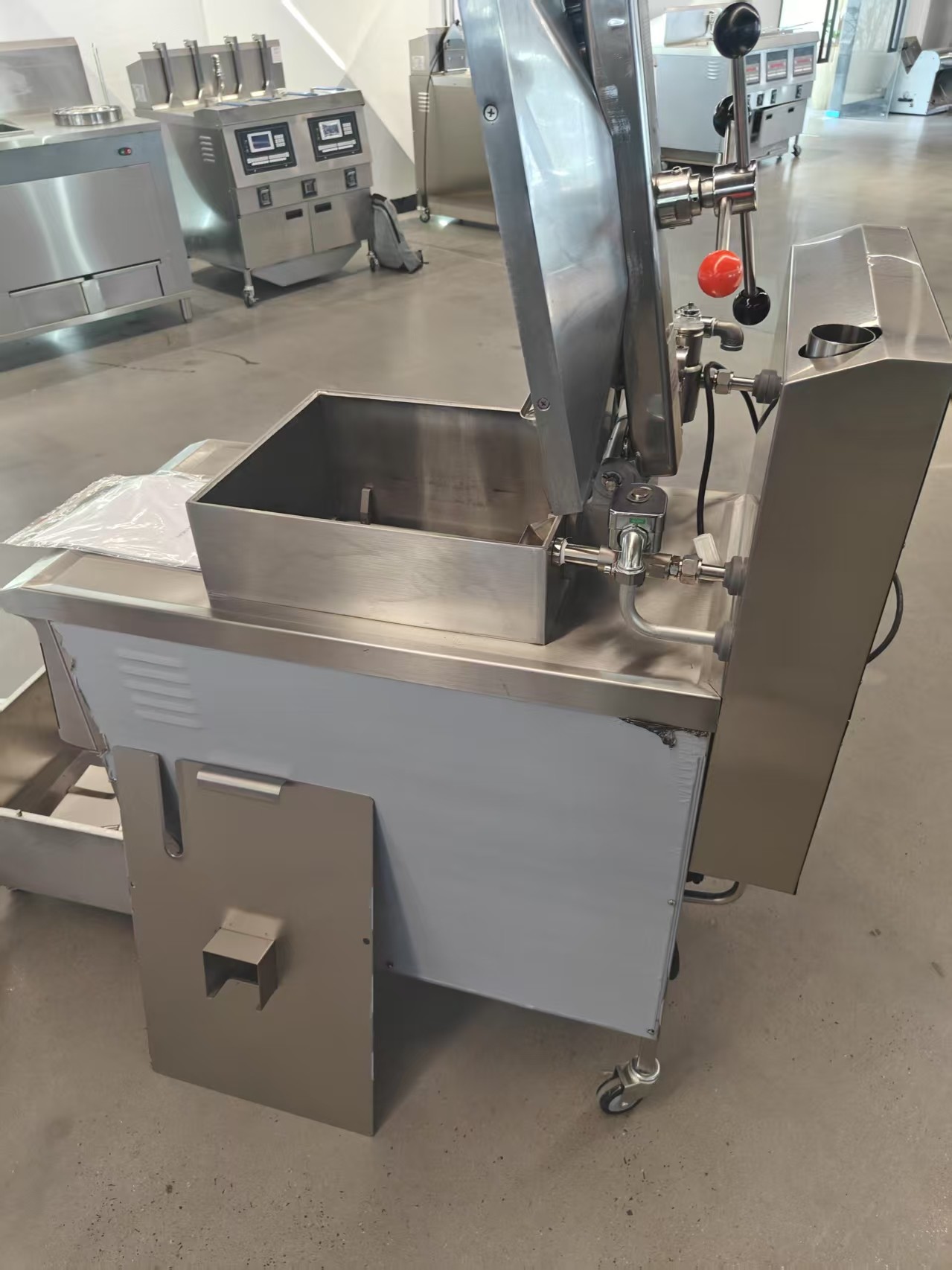 Smart Touch Panel Electric Vertical Chicken Broaster Pressure Fryer With Filtration
