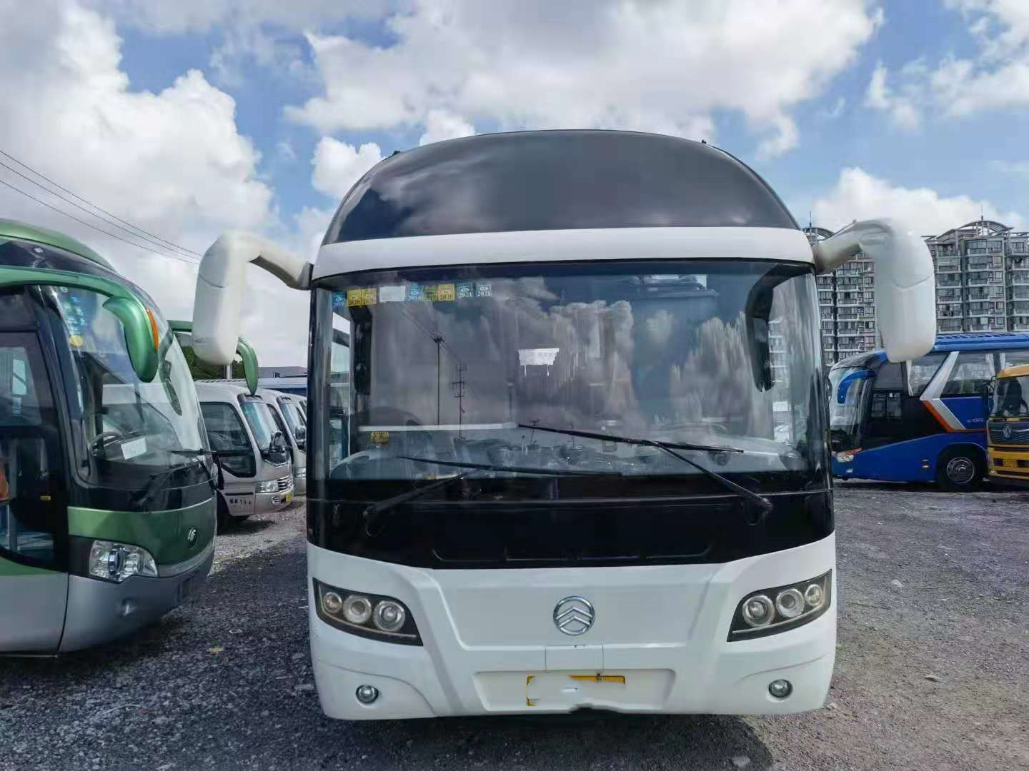 Used Golden Dragon Bus XML6125 Used Tour Bus 55seats Yuchai Rear Engine 127kw Euro IV Double Doors