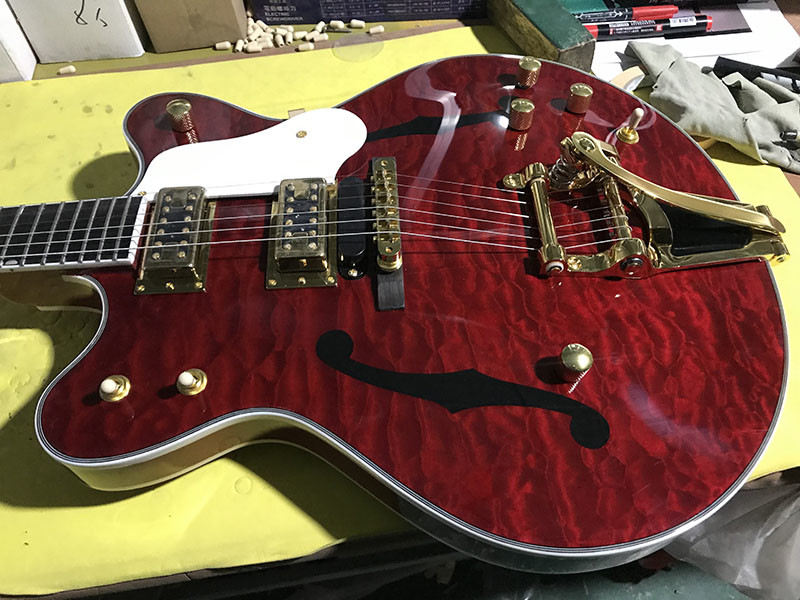 Custom Double F Hollow Body Jazz Eelectric Guitar with Golden Tremolo Quilted Flamed Maple Top Gret Style Guitar
