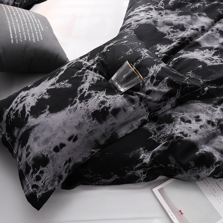 Personalized Comfort and Style Custom Logo King Bedding Set for Modern Fashion Designers