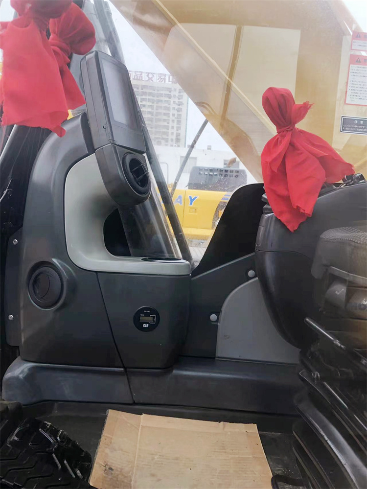 Good Condition 20 Ton Used Caterpillar 320D2 Excavator in Japan with Low Working Hours
