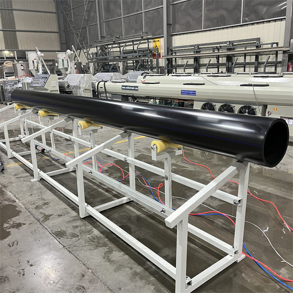 Automatic Feeding Plastic Pipe Machine 200mm-500mm Plastic Pipe Production Line