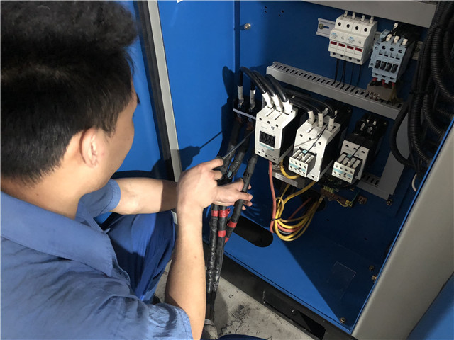 Low Vibration Cycling Refrigerated Air Dryer Space - Saving Compact Design