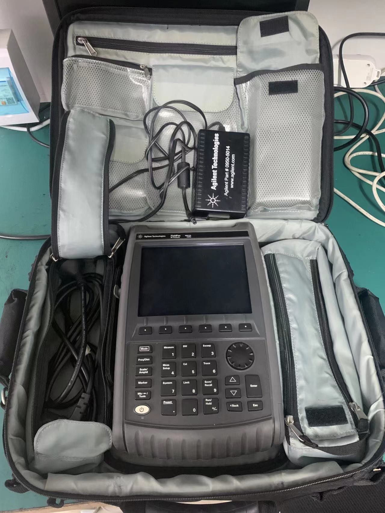 Portable Agilent N9913A FieldFox Handheld RF Analyzer 4 GHz Keysight Spectrum Analyzer