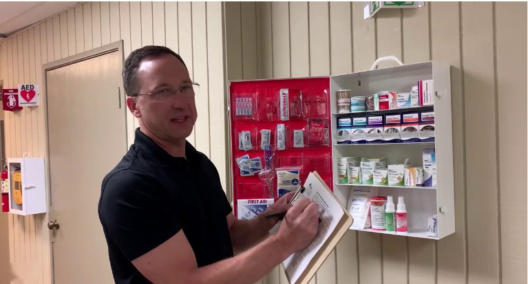 Survival Standard First Aid Kit Cabinet Wall Mounted For Office Building Hospital School