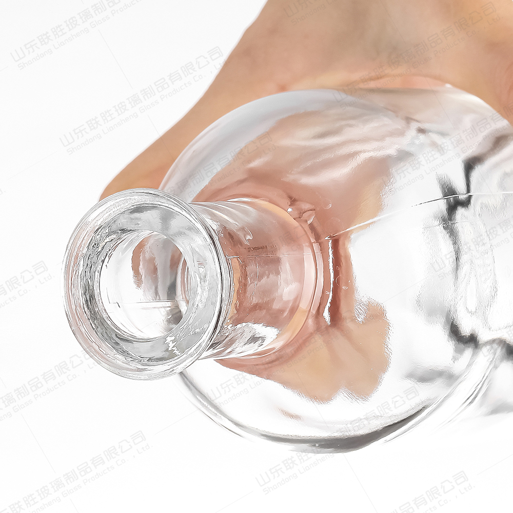 Bottle Material Healthy Lead-free Glass 500ml 700ml Glass Wine Liquor Drinking Bottle