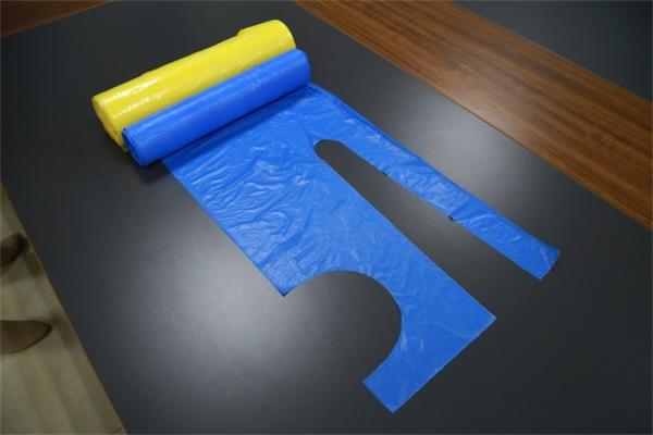 White Blue Red Green Pink Yellow Black Disposable PE Aprons On Rolls Polythene