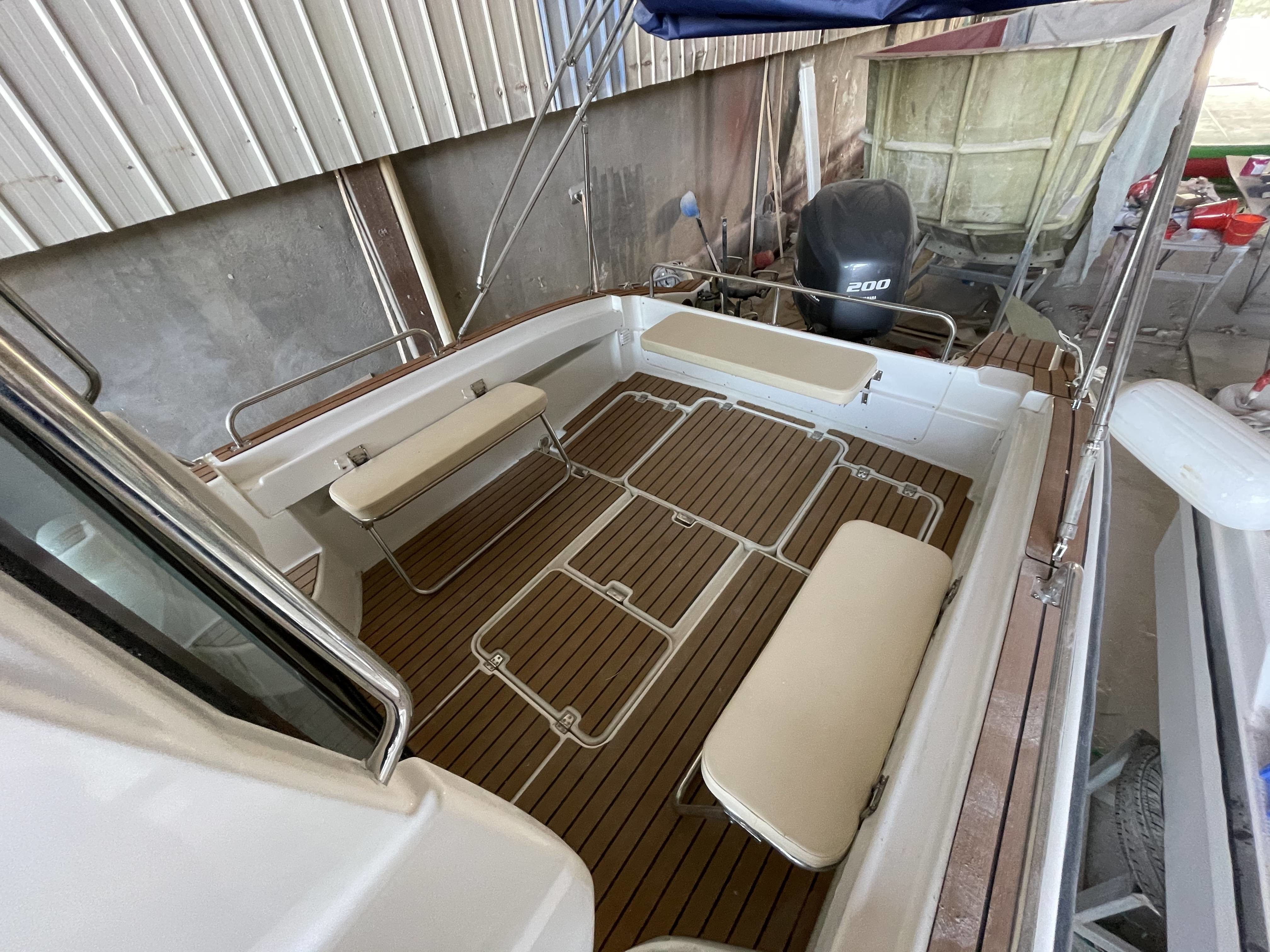 2023 new 7.6m fiberglass fishing boat for relax and recreation with cabin for sea