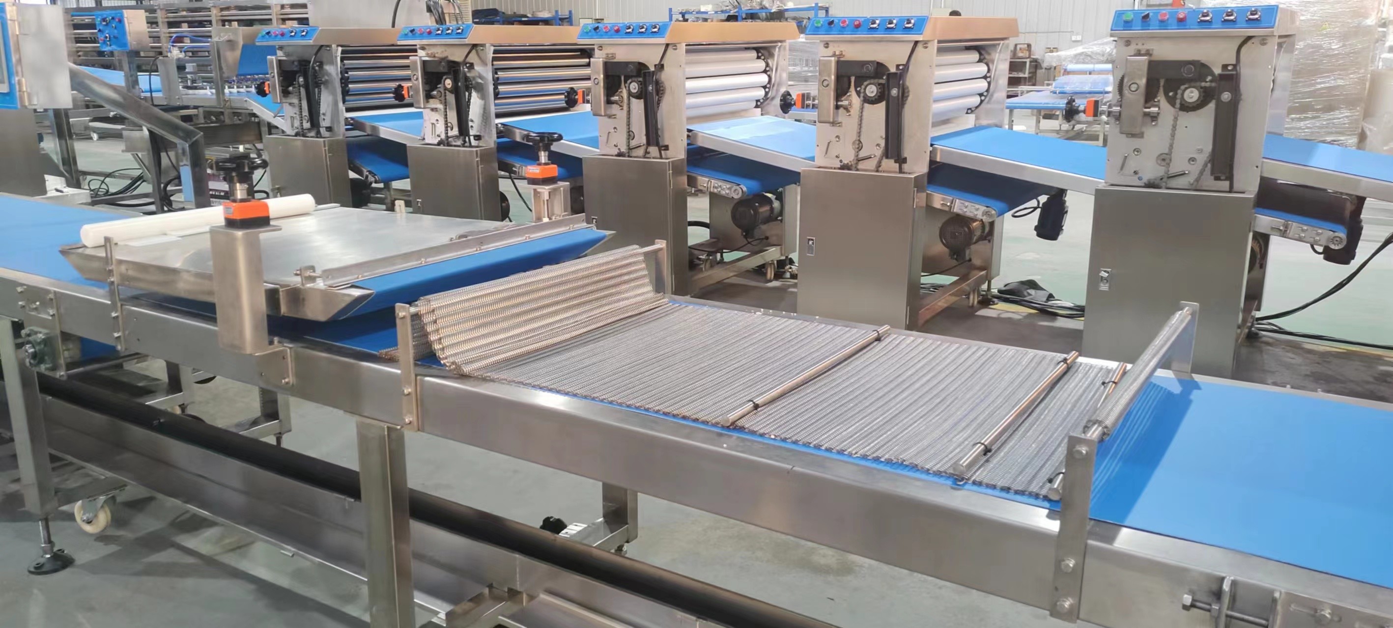 Commercial High-Capacity Automatic Puff Pastry Production Line Cinnamon Roll Machine