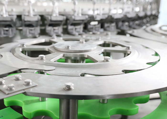 OPP Labeler Rapid Flow Carbonated Filling Machine For Pet Bottles