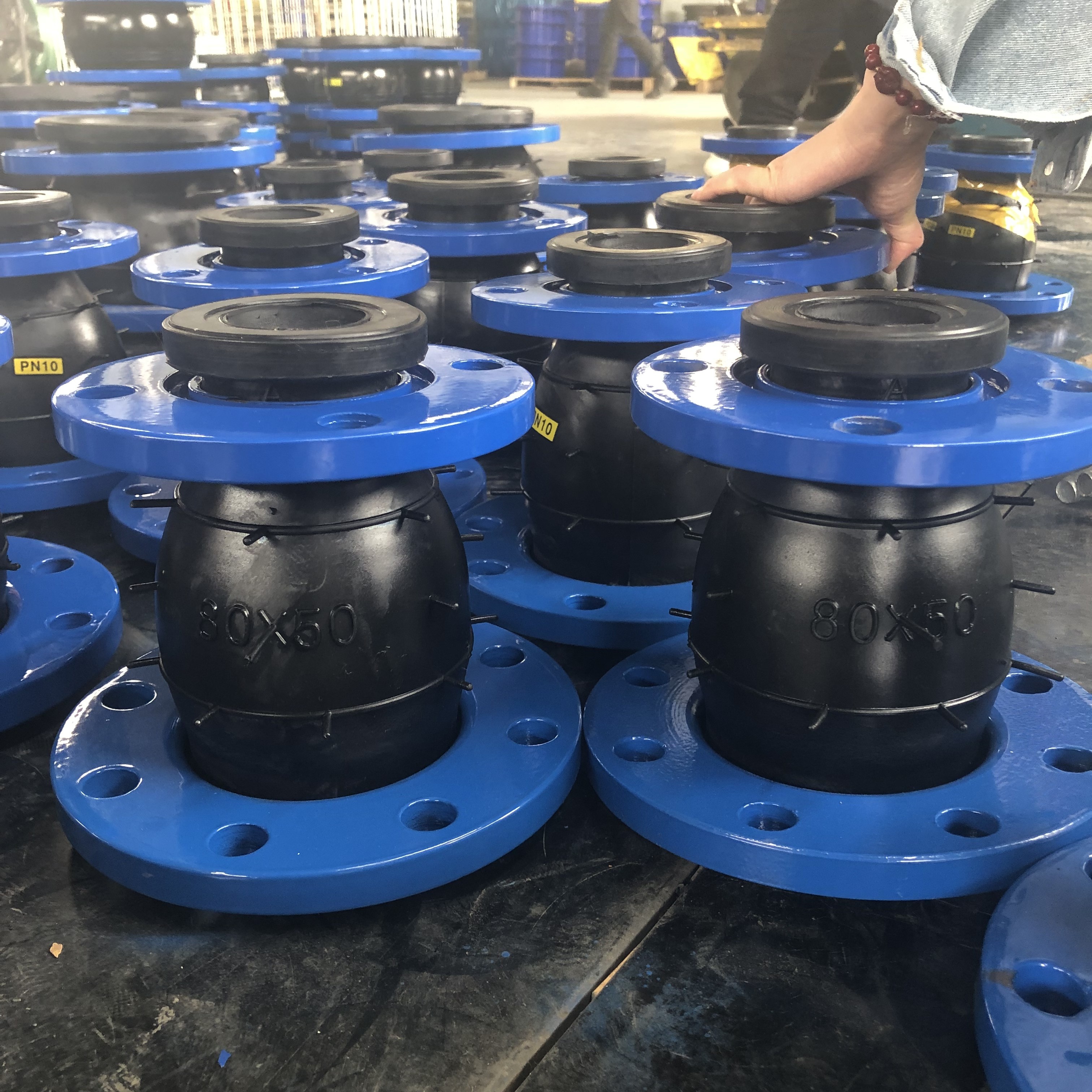 Chemical pipeline concentric reducer rubber expansion joint Manufacturer and wholesale of concentric rubber expansion joints with different paths High