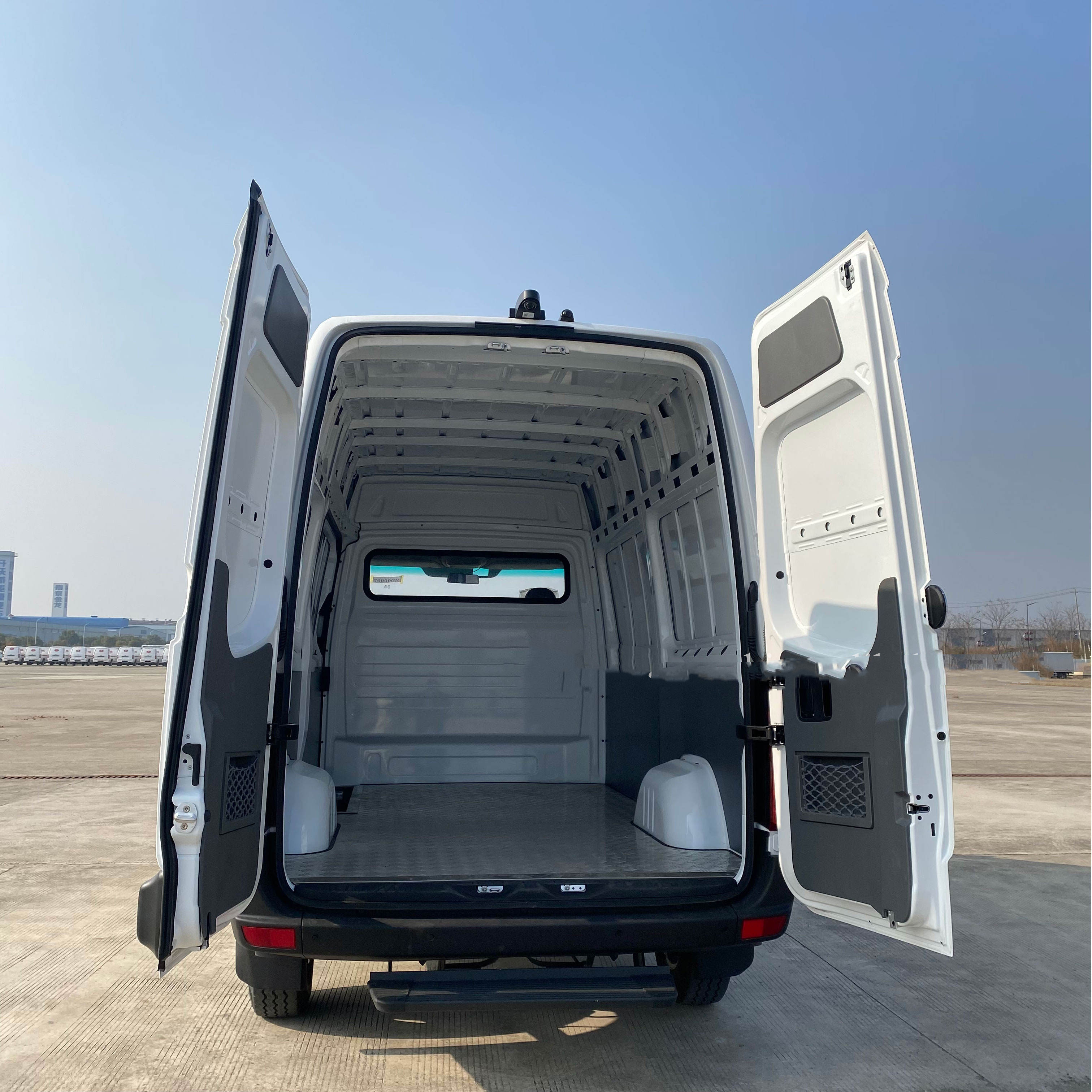 73.6kWh Electric Mini Cargo Van 110km/H Electric Freezer Van 288km Max Range